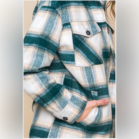 302 🎀 Olive Green Plaid Shacket - Picture 3 of 4